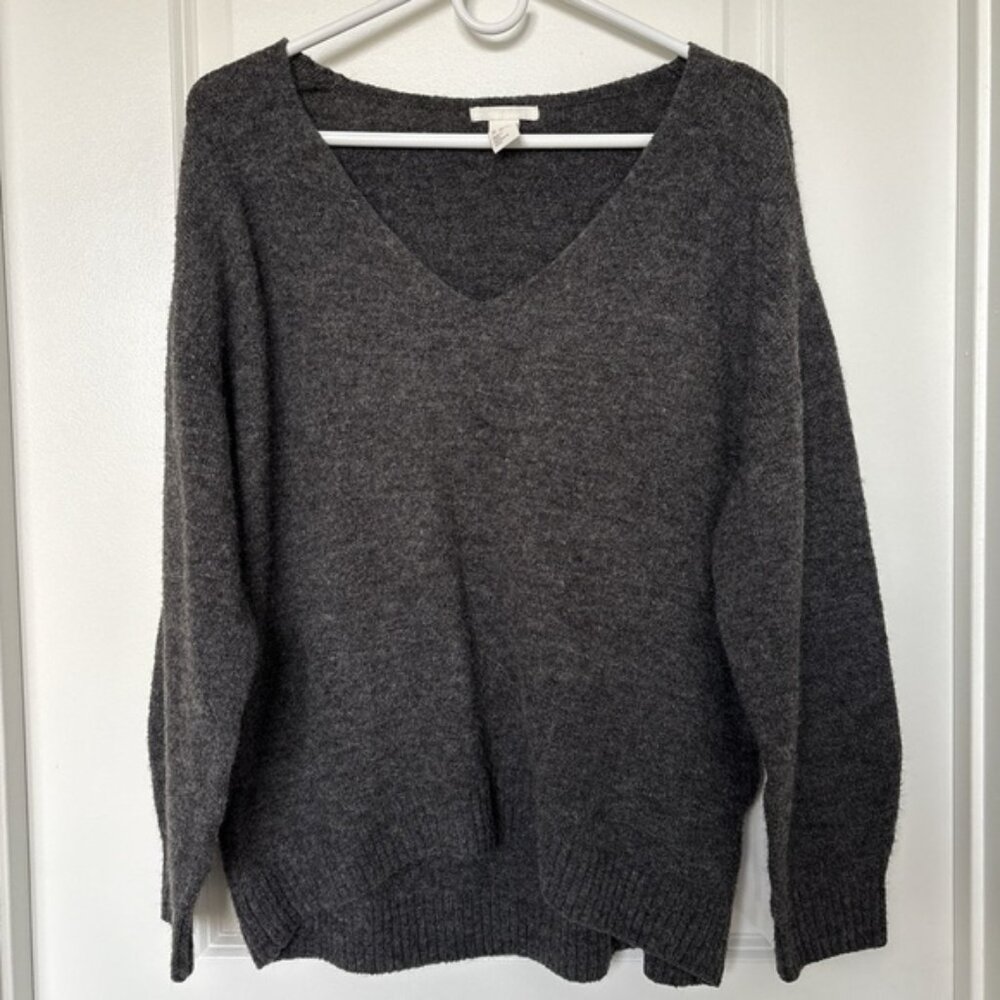H&M Grey Longsleeve V-neck Sweater Size Small